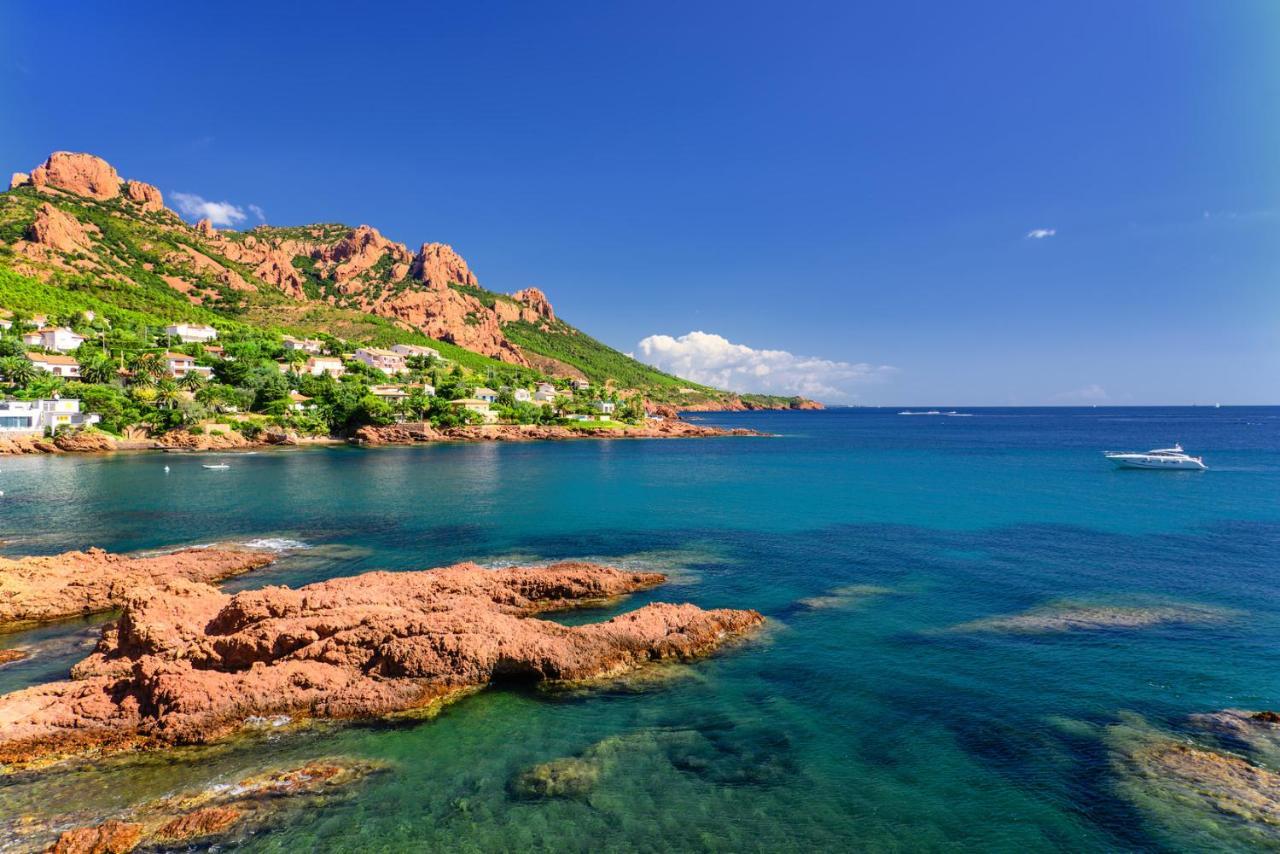 Appartement Port Frejus Avec Loggia Et Acces Plages A Pieds Bagian luar foto
